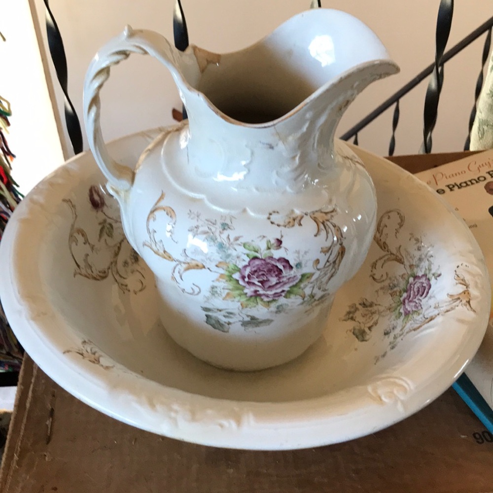 Pitcher & Bowl. Stand included if request